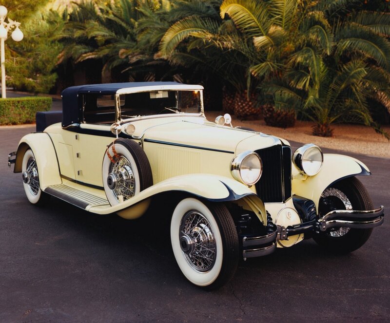 Vintage Cream Car — Serene