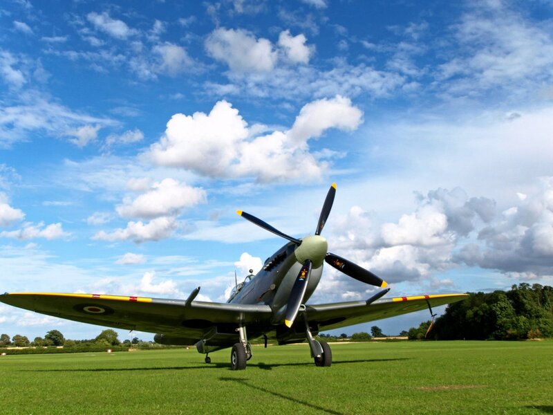 Vintage Fighter Plane — Green