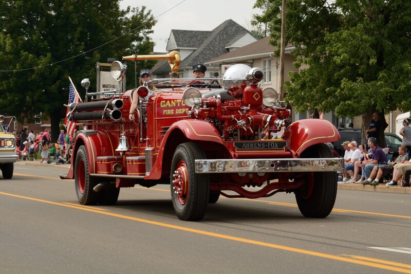 Vintage Fire Engine — Red, Festive