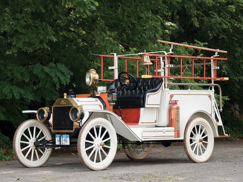 Vintage Fire Engine — White, Serene