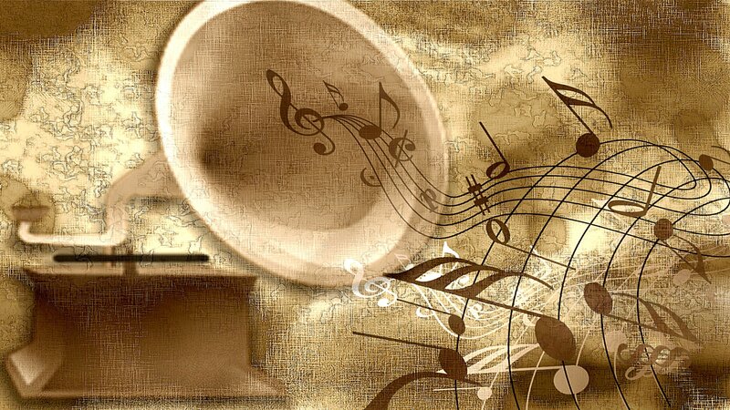 Vintage Gramophone — Brown