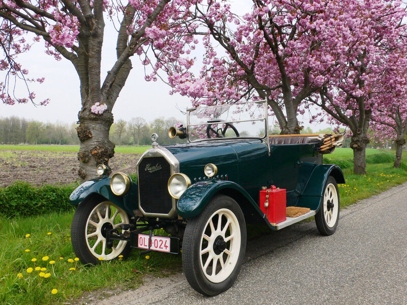 Vintage Green Car — Serene