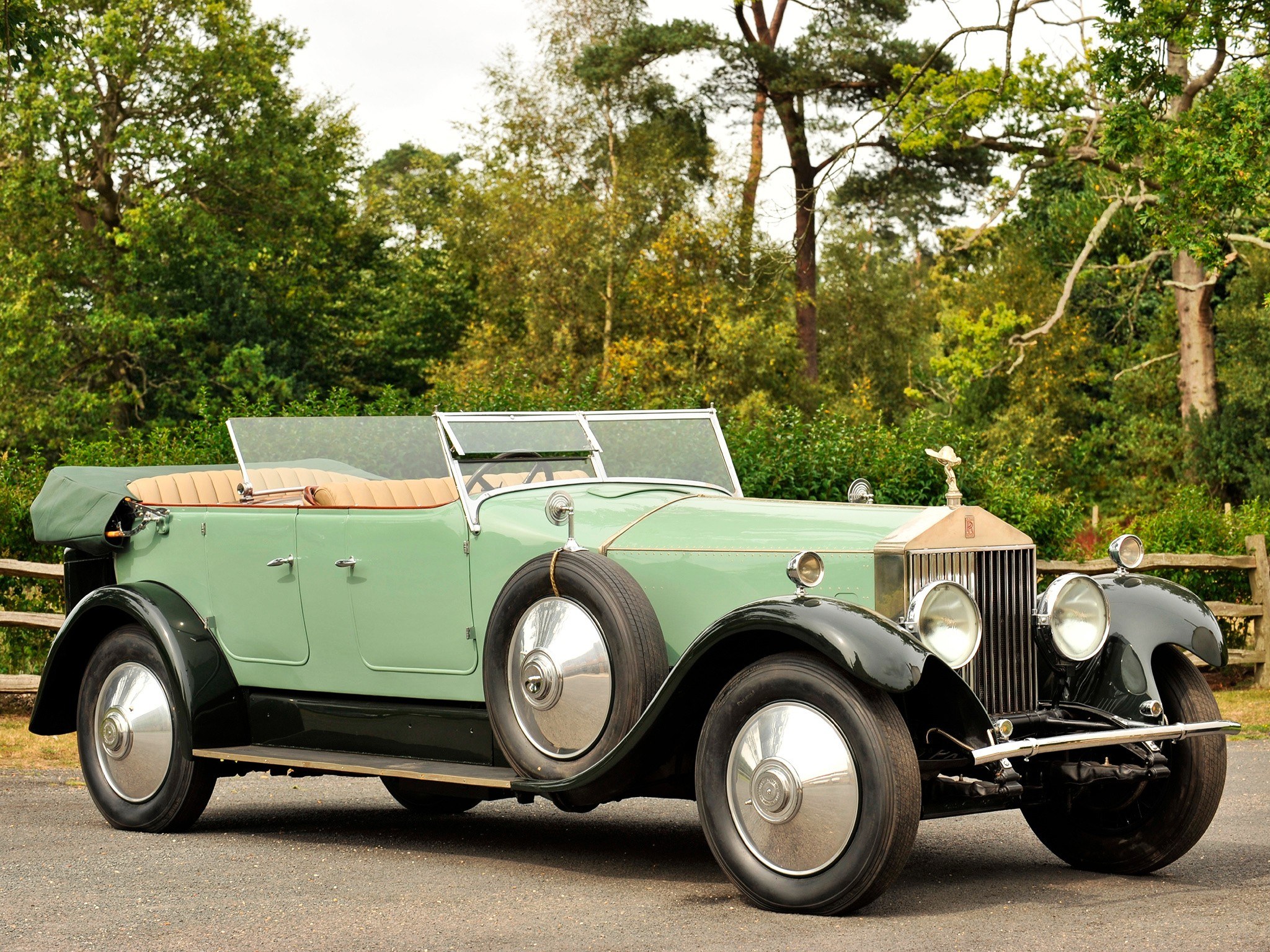 Vintage green Rolls-Royce car