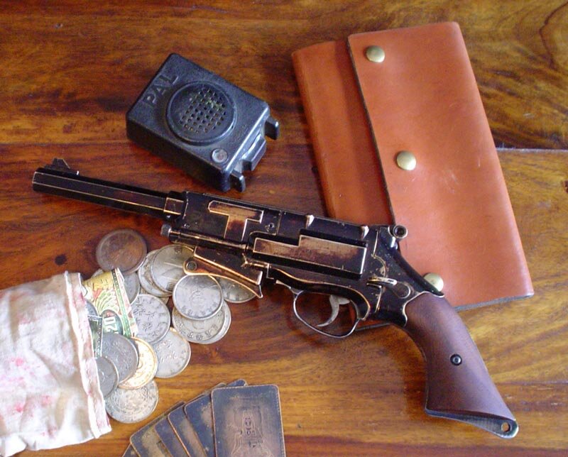 Vintage gun and accessories