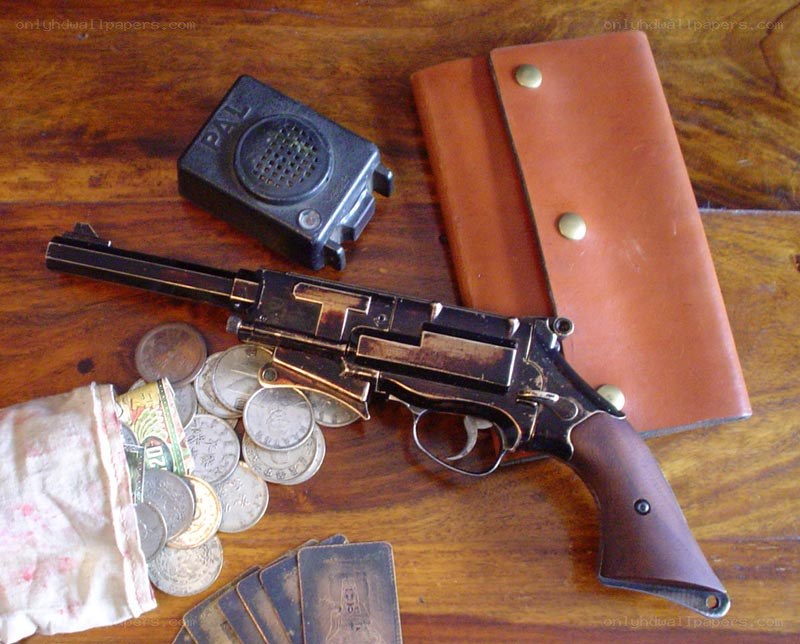 Vintage gun and accessories