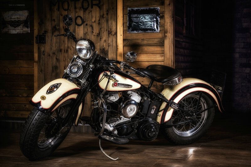 Vintage Harley-davidson Motorcycle — Cream