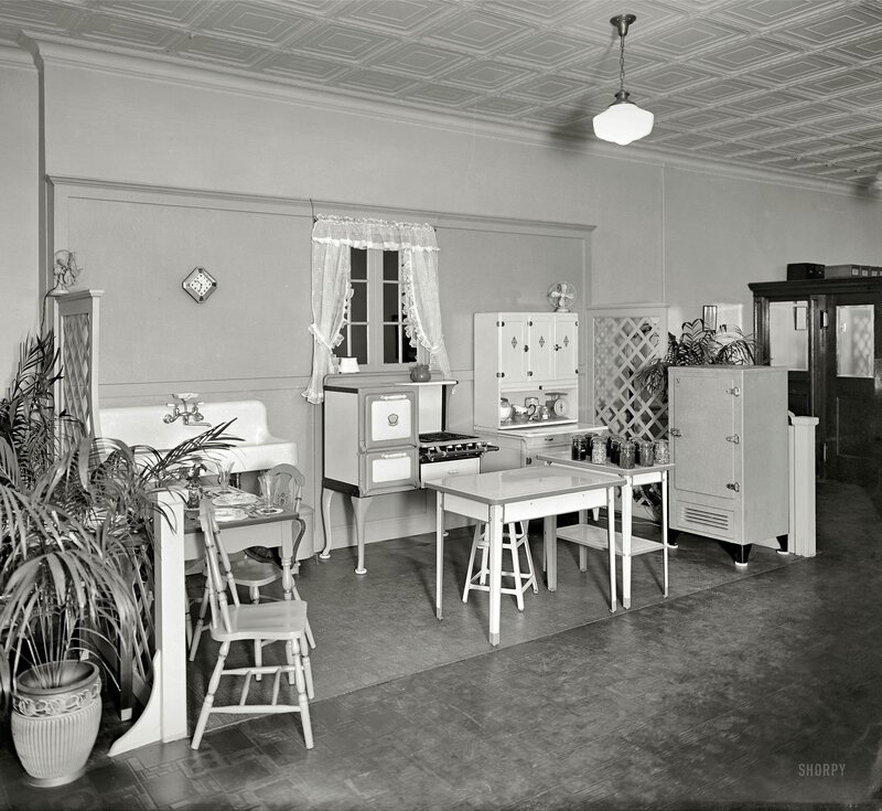 Vintage Kitchen Display — Black