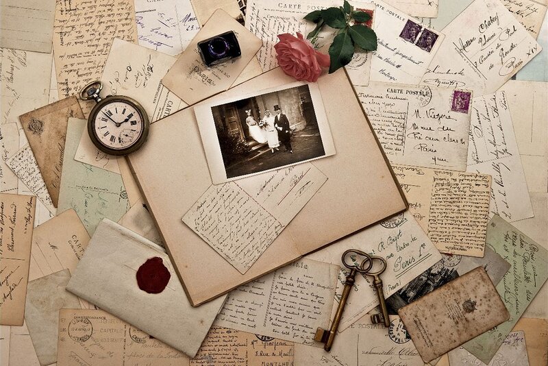 Vintage Letters and Photo — Beige