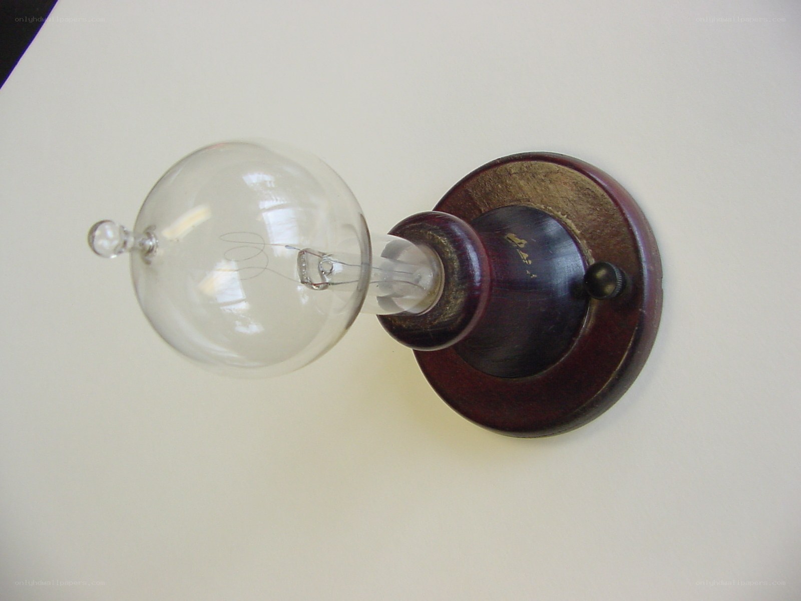 vintage light bulb fixture