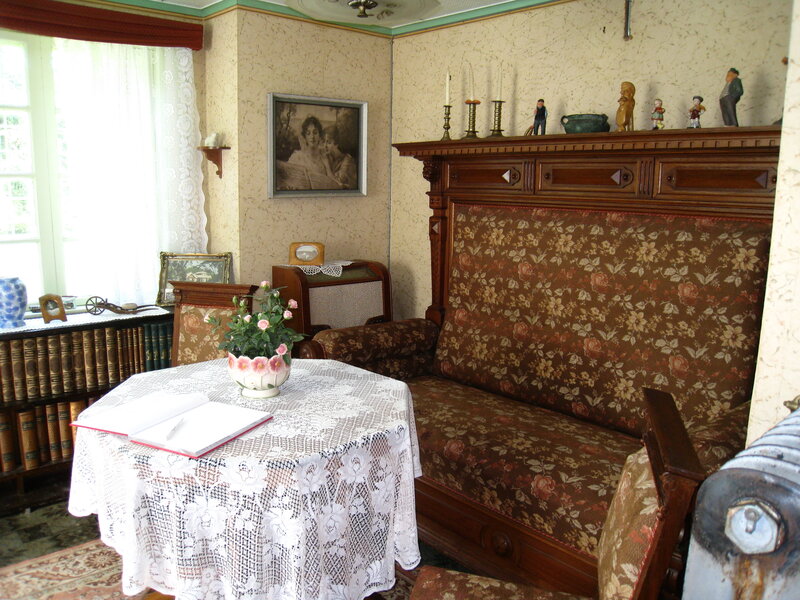Vintage Living Room — Brown
