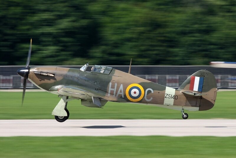 Vintage Military Airplane — Green, Dynamic