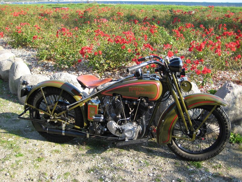 Vintage Motorcycle — Green