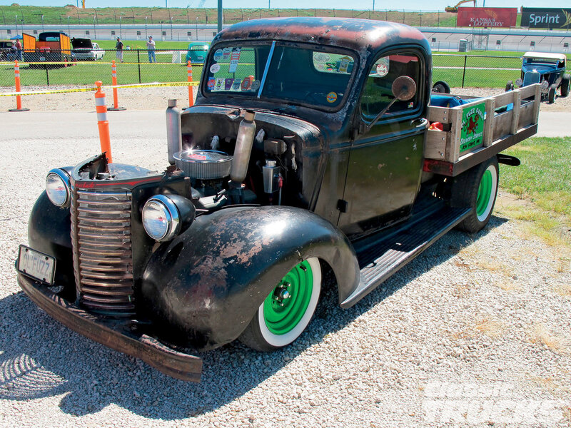Vintage Pickup Truck — Black