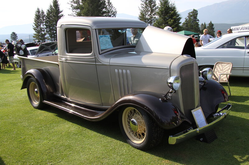 Vintage Pickup Truck — Green, Outdoor