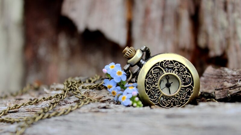 Vintage Pocket Watch — Gold, Serene