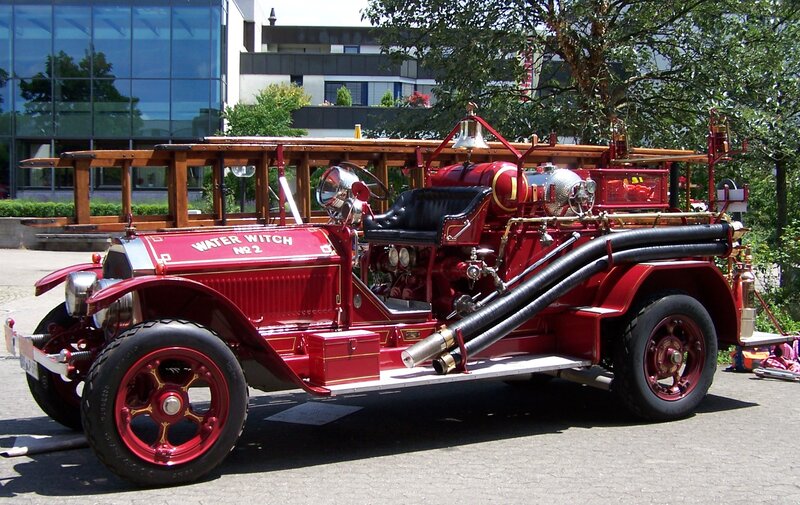 Vintage Red Fire Engine — Outdoor