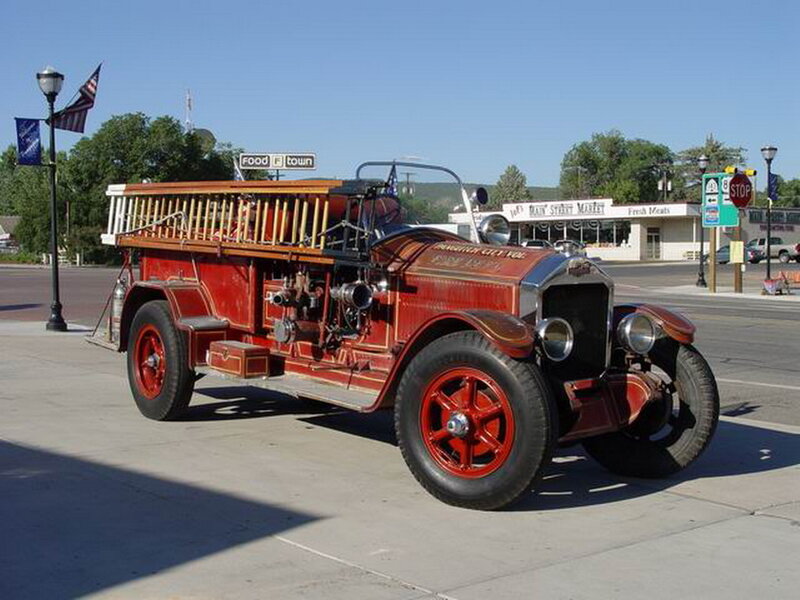 Vintage Red Fire Truck — Calm