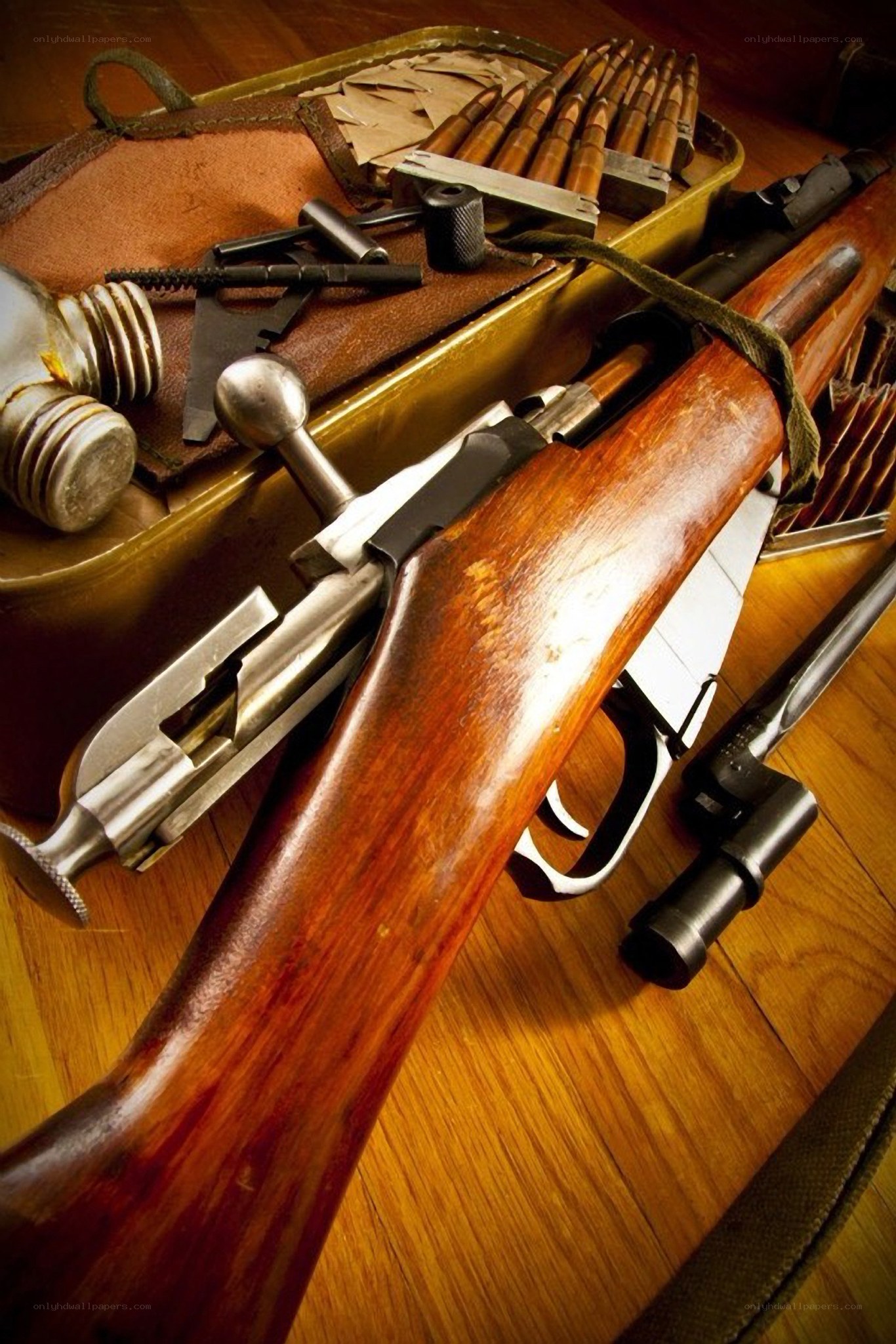 Vintage rifle with accessories