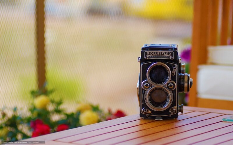 Vintage Rolleiflex Camera — Brown