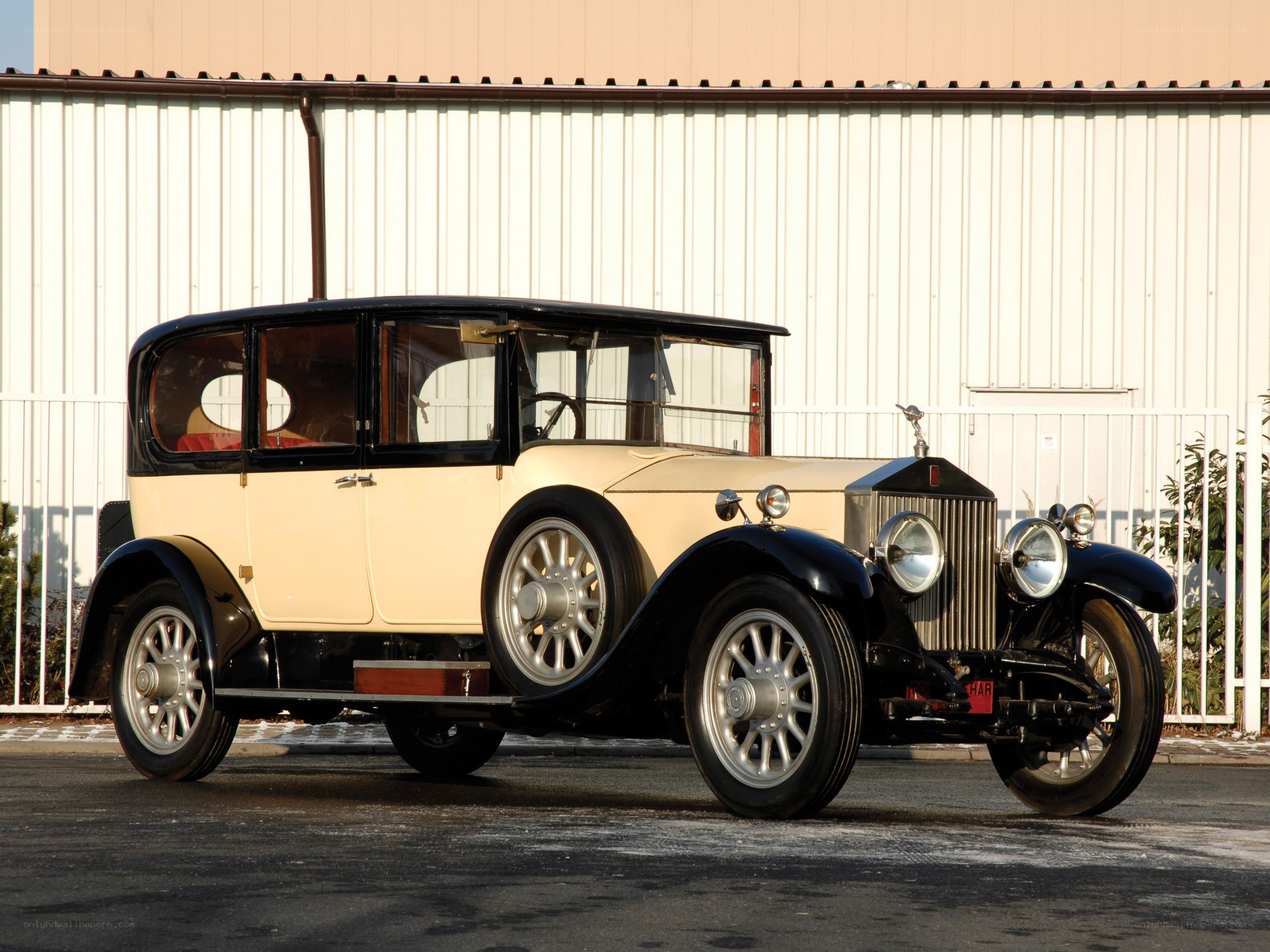 vintage rolls-royce car