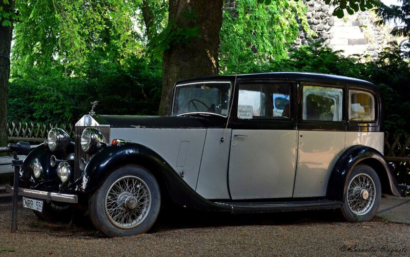 Vintage Rolls-Royce Car — Black, Serene