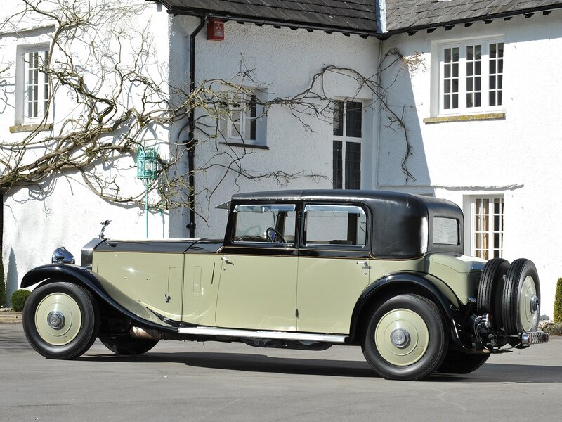 Vintage Rolls-Royce Car — Cream, Serene