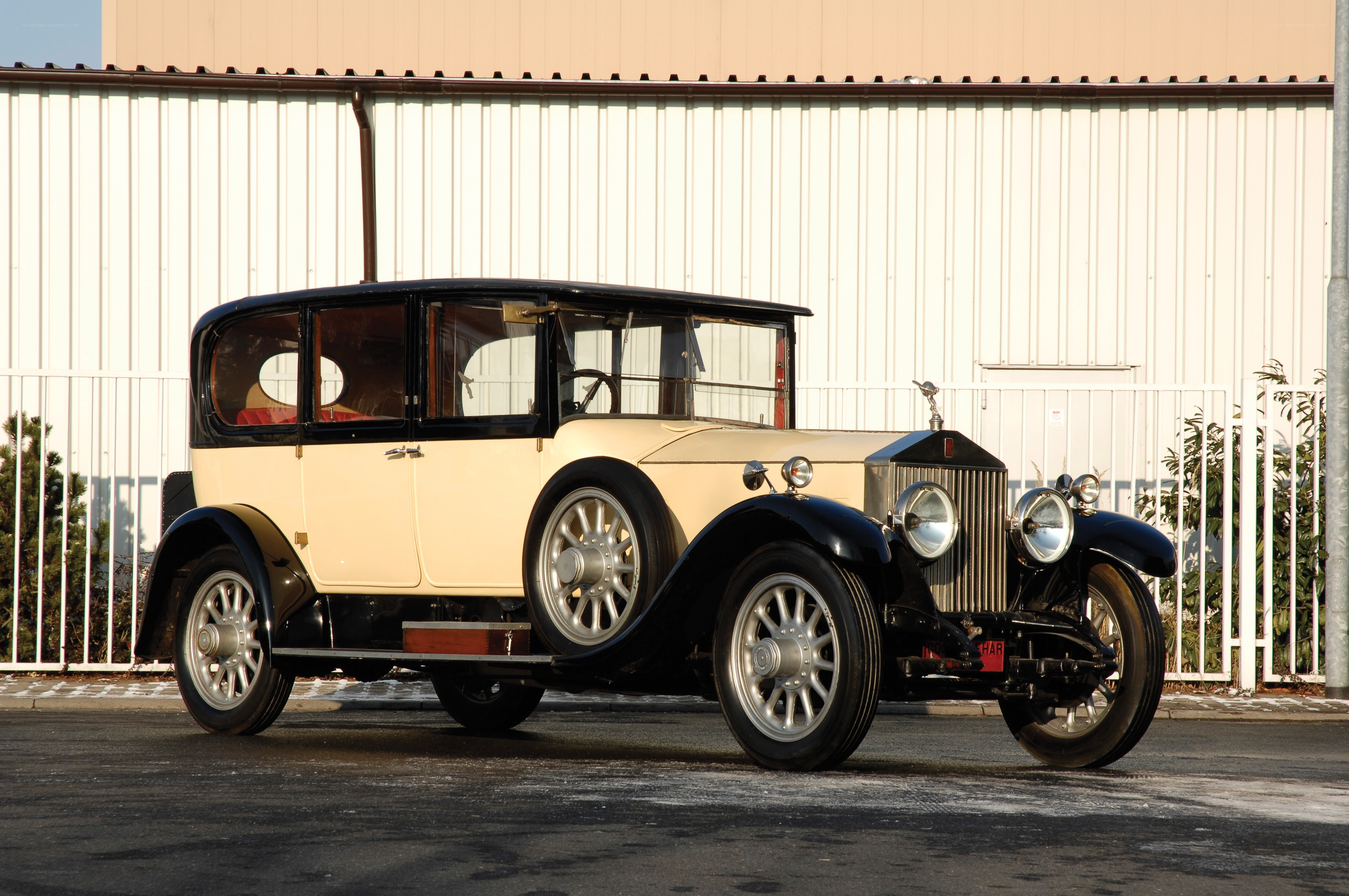 vintage rolls-royce car