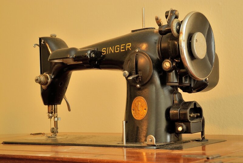 Vintage Sewing Machine — Black