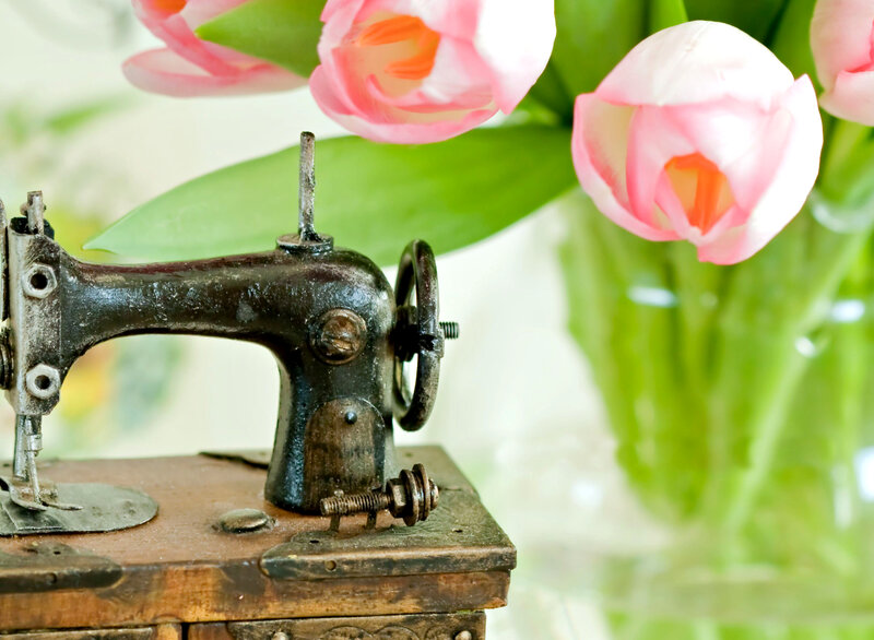 Vintage Sewing Machine — Pink