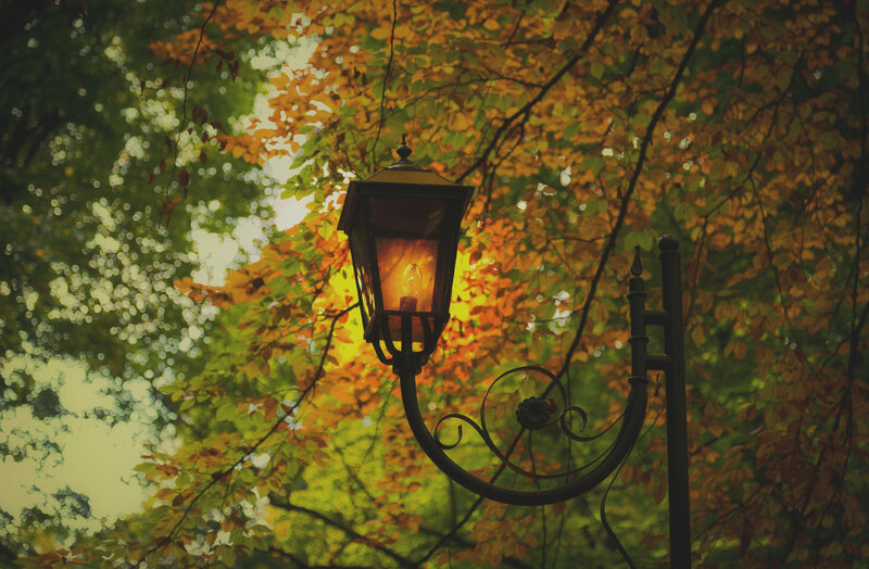 Vintage Street Lamp — Yellow