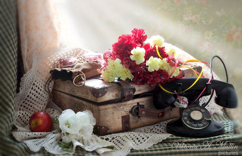 Vintage Suitcase with Flowers — Red