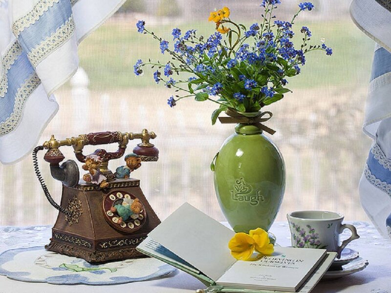 Vintage Telephone and Flowers — Blue