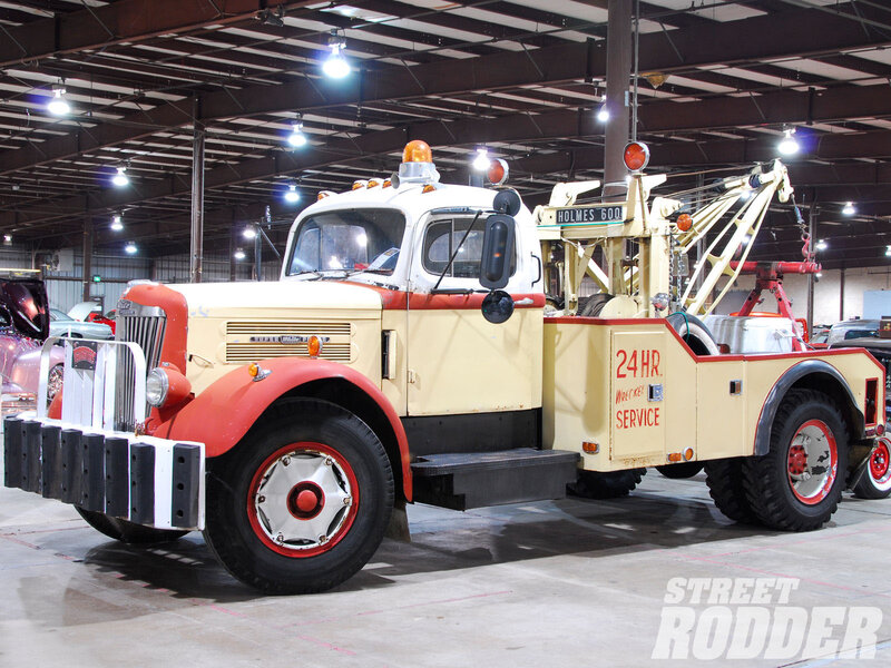 Vintage Tow Truck — Cream