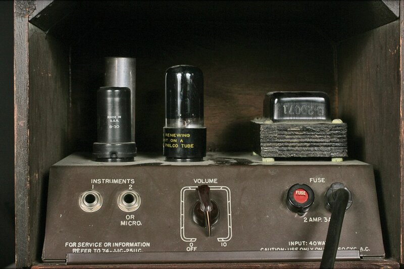 Vintage tube amplifier internals