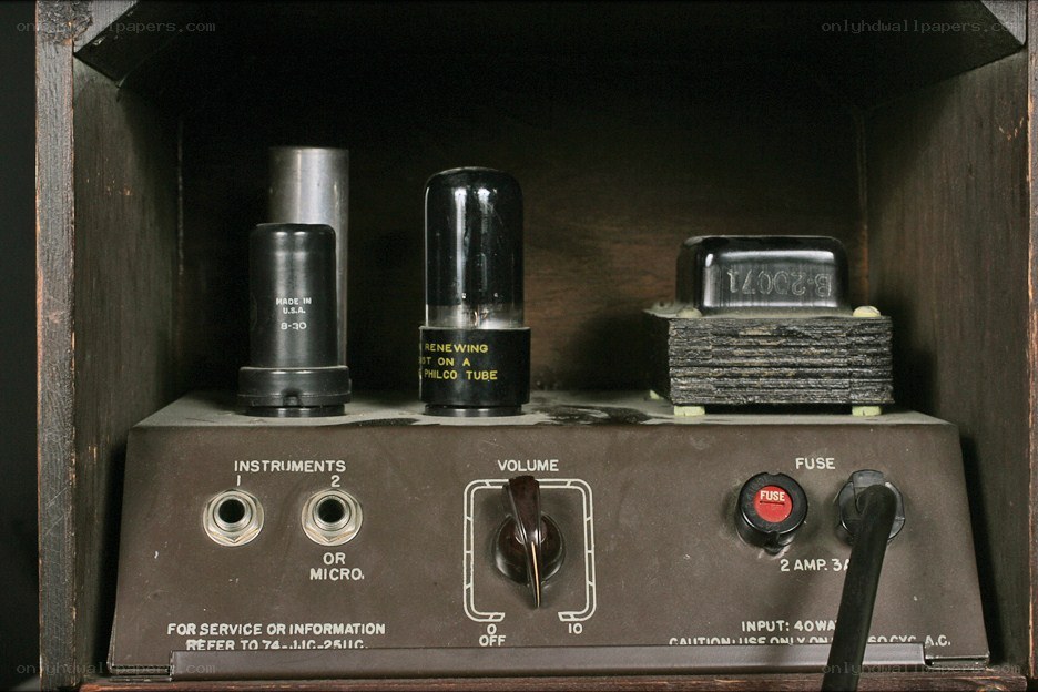 Vintage tube amplifier internals