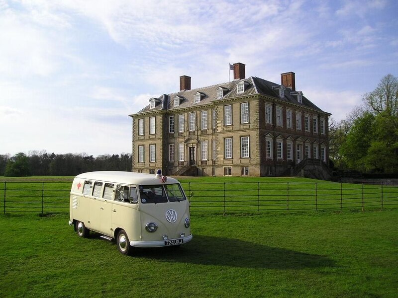 Vintage Volkswagen Bus — Green
