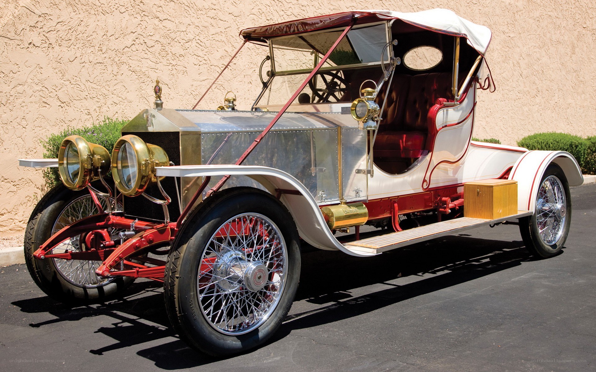vintage white and red car