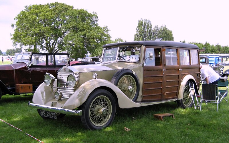 Vintage Wood-paneled Car — Green