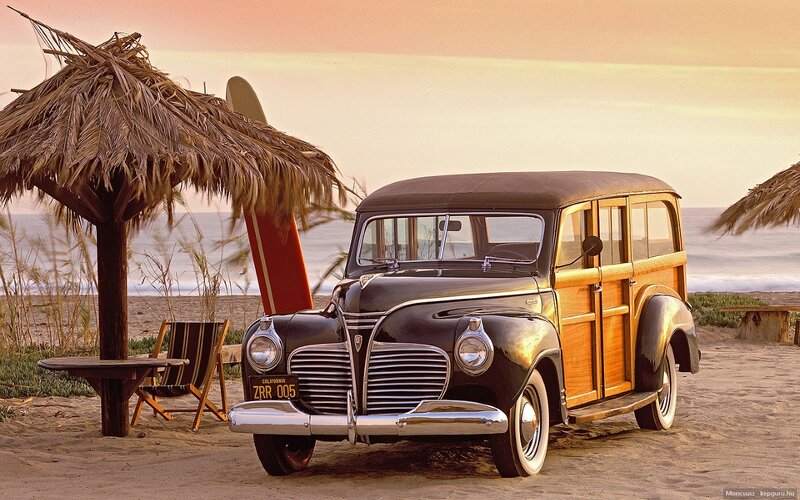 Vintage Woodie Car — Brown, Serene