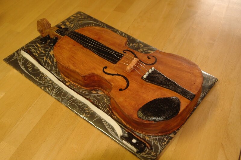 Violin-shaped Cake