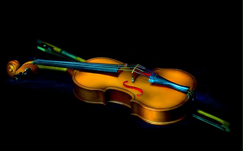 Violin with Bow — Brown, Dramatic