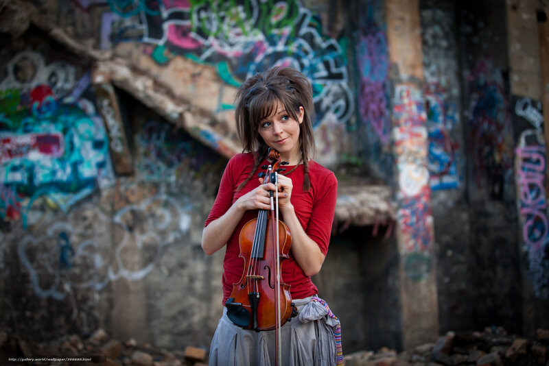 Violinist in graffiti alley