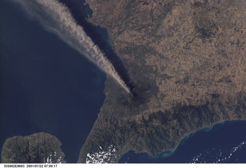 Volcanic eruption plume