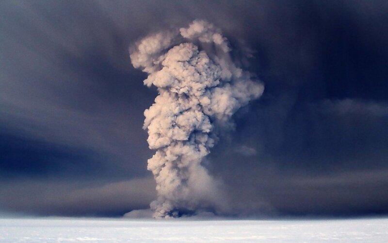 Volcanic eruption plume