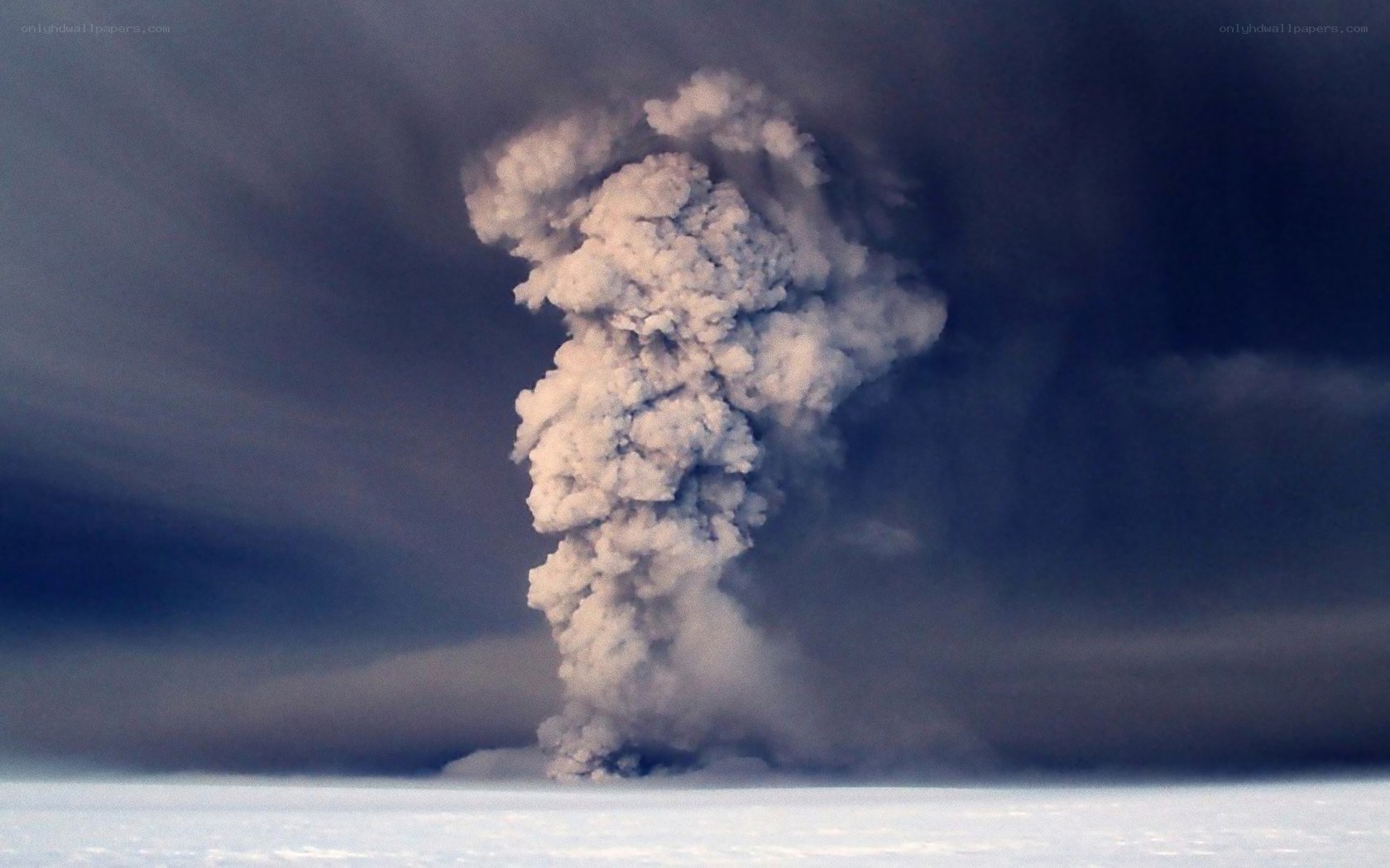 Volcanic eruption plume