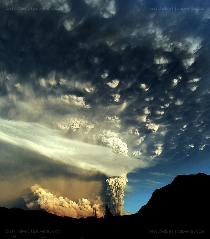 Volcanic eruption plume