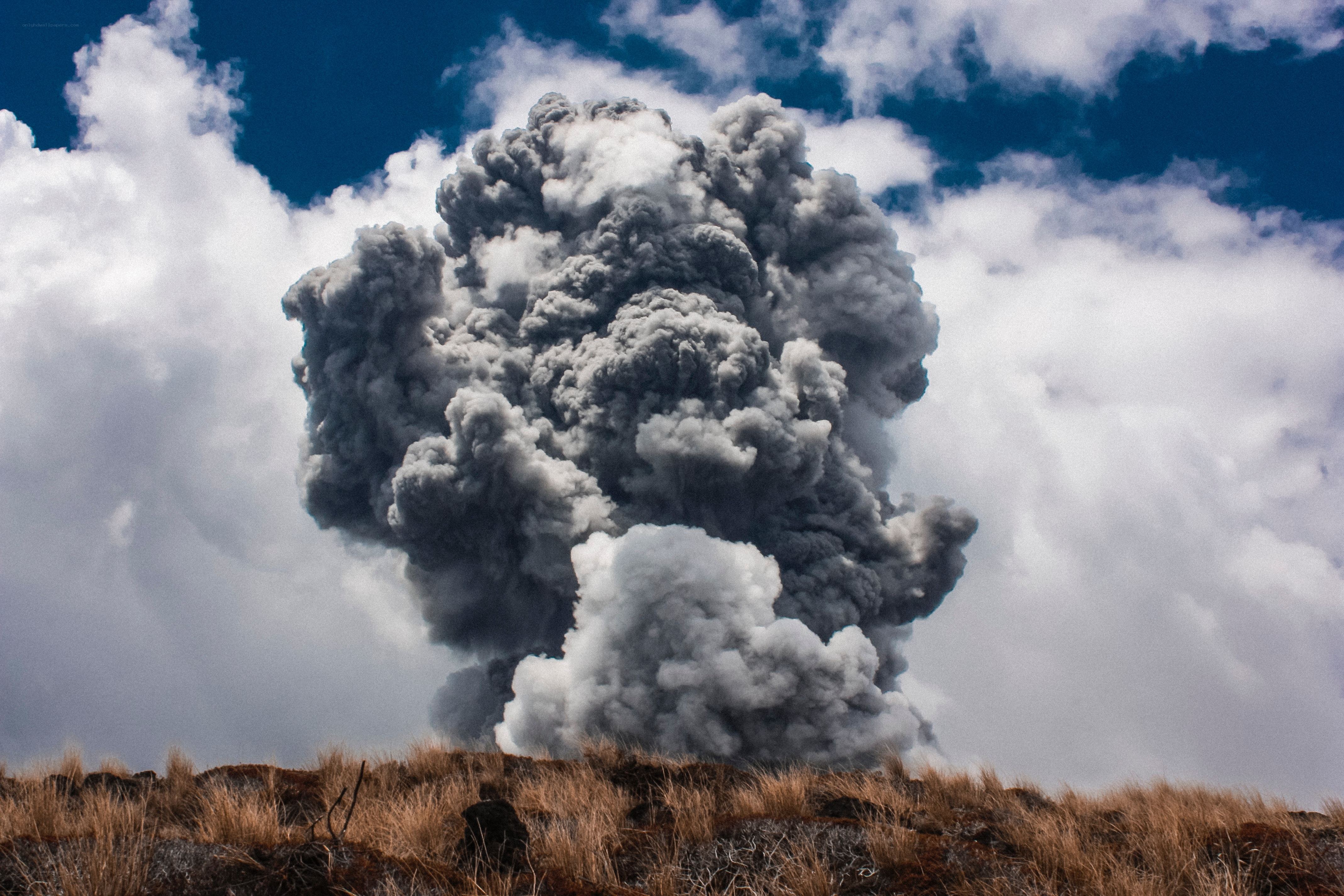 Volcanic eruption plume