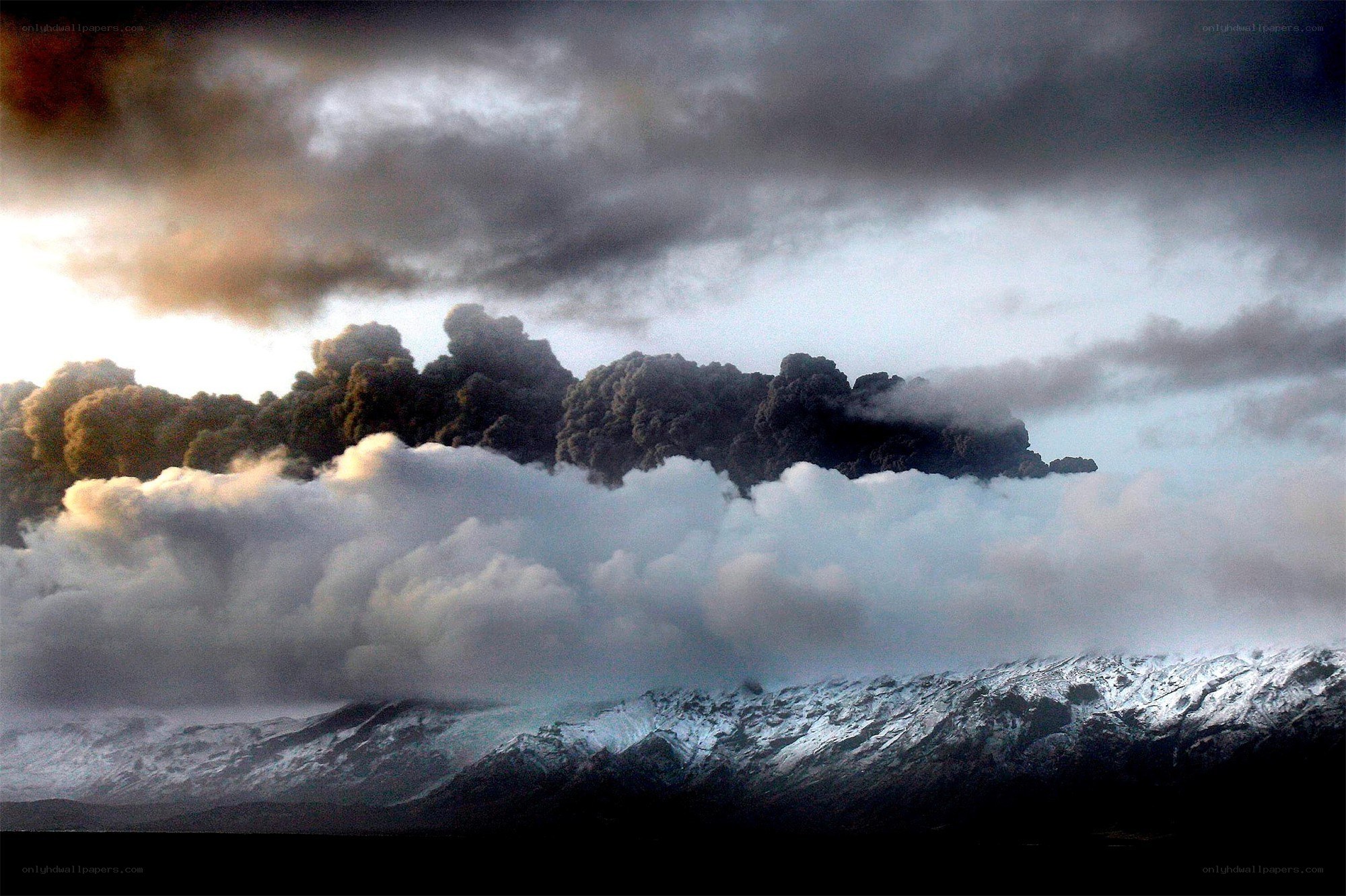 Volcanic eruption with ash cloud
