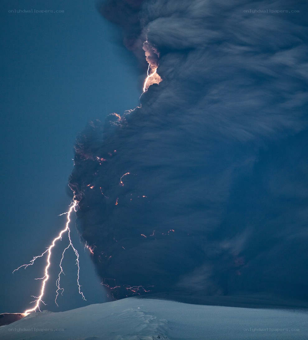 Volcanic eruption with lightning