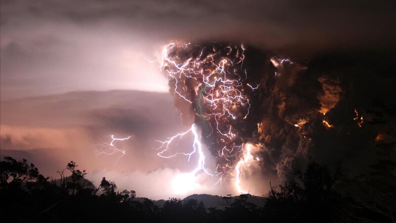 Volcanic eruption with lightning